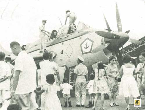 Selama Januari 1959, Indonesia memesan 18 Gannet AS.4 dan T.5 pertama untuk Angkatan Laut Indonesia
