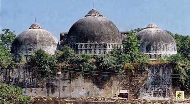 Menurut prasasti masjid, masjid ini dibangun pada tahun 1528-29 (935 H) oleh Mir Baqi, seorang jenderal kaisar Mughal Babur. Masjid ini diserang dan dihancurkan oleh massa nasionalis Hindu pada tahun 1992, yang memicu kekerasan komunal di seluruh anak benua India.