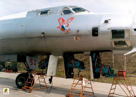 Tata letak kokpit Tu-22 juga dikritik oleh para pilot; kokpit dipenuhi dengan tuas dan pegangan yang membuatnya dibandingkan dengan landak, dan beberapa kontrol tersebut tidak dapat dijangkau oleh pilot, yang terbang dengan kait logam dan perangkat ad hoc lainnya.