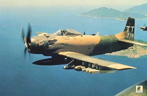 AD-6 (A-1H) Skyraider - Pesawat serang kursi tunggal dengan tiga rem tukik, 713 unit dibuat