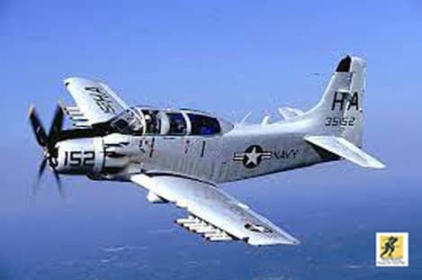 AD-5 (A-1E) Skyraider - Tempat duduk berdampingan untuk pilot dan co-pilot, tanpa rem tukik; 212 unit dibuat