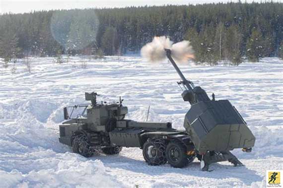 Archer Artillery System, atau Archer FH77BW L52 - Howitzer dioperasikan oleh tiga atau empat kru, tetapi dapat dijalankan oleh satu operator. Sistem ini juga mencakup pembawa amunisi yang terdiri dari kontainer standar yang dapat dilepas dan dimodifikasi yang dipasang di atas truk segala medan yang tahan balistik.