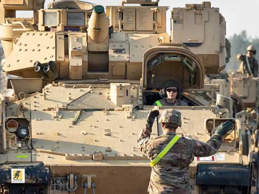 Kendaraan tempur infanteri M2 Bradley dirancang untuk melawan ancaman yang ditimbulkan oleh BMP-1