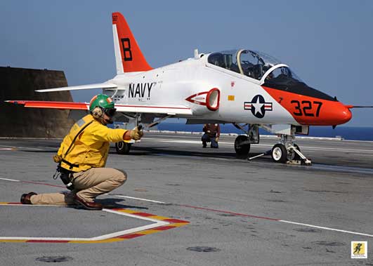 T-45 Goshawk adalah versi yang memenuhi syarat untuk kapal induk dari British Aerospace Hawk Mk.60. Pesawat ini didesain ulang sebagai pesawat latih untuk Angkatan Laut Amerika Serikat (USN) dan Korps Marinir Amerika Serikat (USMC).