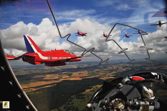 The Red Arrows, yang secara resmi dikenal sebagai Royal Air Force Aerobatic Team, adalah tim pertunjukan aerobatik Angkatan Udara Kerajaan Inggris (Royal Air Force/RAF) yang bermarkas di RAF Waddington. Tim ini dibentuk pada akhir tahun 1964 sebagai tim semua-RAF, menggantikan sejumlah tim tak resmi yang disponsori oleh komando RAF.