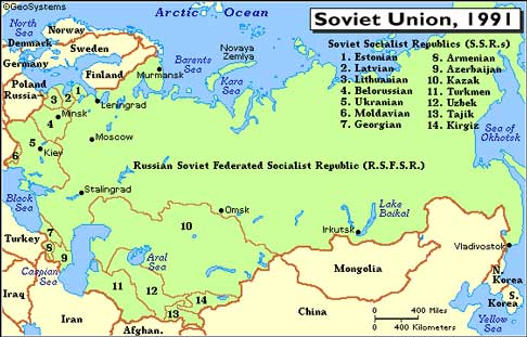 Uni Soviet mencakup area seluas lebih dari 22.402.200 kilometer persegi (8.649.500 sq mi), dan merupakan negara terbesar di dunia, status yang dipertahankan oleh negara penggantinya, Rusia. Luasnya mencakup seperenam permukaan daratan Bumi, dan ukurannya sebanding dengan benua Amerika Utara.