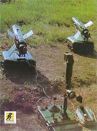 9M14 Malyutka/AT-3 Sagger- Rudal dipandu ke target dengan menggunakan joystick kecil (9S415), yang membutuhkan pelatihan intensif bagi operator. Penyesuaian operator ditransmisikan ke rudal melalui kabel tiga untai tipis yang berada di belakang rudal. Rudal naik ke udara segera setelah diluncurkan, yang mencegahnya menghantam rintangan atau tanah