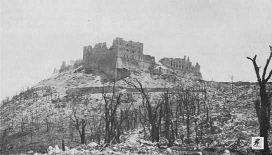 Battle of Monte Cassino - Meskipun pasukan Jerman berkemah di gunung di bawahnya, tidak ada yang terluka selama pengeboman. Kedua biksu tersebut juga selamat tanpa cedera, tetapi sekitar 115 pengungsi yang berlindung tewas selama serangan tersebut.