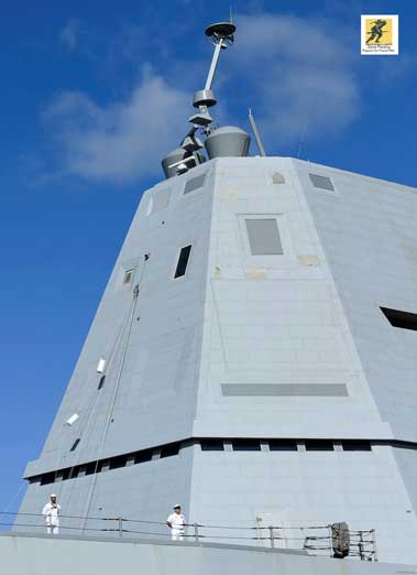 Zumwalt-class destroyer - Awalnya, radar array pemindaian elektronik aktif AN/SPY-3 band X yang dipindai secara elektronik akan dipasangkan dengan radar pencarian volume band S milik Lockheed Martin, AN/SPY-4 S-band.