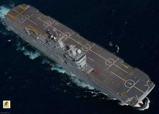 Kelas Mistral dilengkapi dengan perangkat komunikasi berkinerja tinggi, yang membuat kapal ini cocok untuk digunakan sebagai kapal komando. Kapal ini juga memiliki kapasitas untuk mengakomodasi gugus tugas gabungan (multinasional) (CJTF).