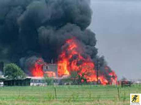 Mount Carmel Center dilalap api pada tanggal 19 April 1993