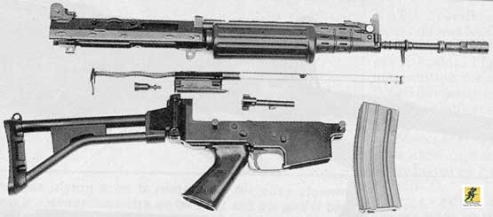 Laras FNC dilengkapi dengan penekan flash yang juga digunakan untuk meluncurkan granat senapan 22mm standar NATO (hanya model senapan standar yang memiliki kemampuan ini).