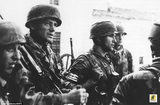 Pasukan terjun payung Jerman dari FJR ke-3 "Setan Hijau" ikut ambil bagian dalam pertempuran di Monte Cassino
