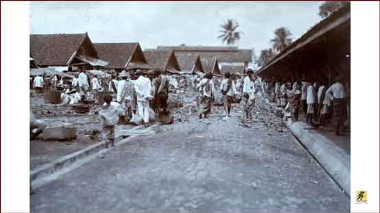 Rangkas Bitung masa kolonial. Sumber foto: koleksi online Tropenm