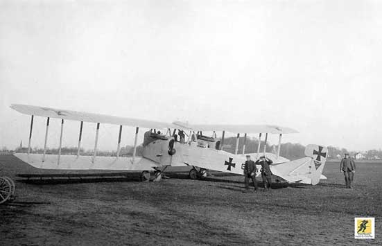 Setelah serangan Zeppelin pada tahun 1915, Gotha Jerman menyerang London pada akhir Perang Dunia Pertama