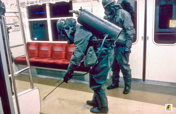 20 Maret 1995, Tokyo subway sarin attack : Sekte sesat Jepang Aum Shinrikyo melakukan serangan senjata kimia