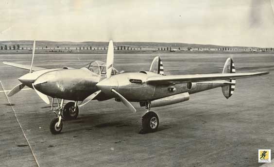 Prototipe XP-38 Lightning terlihat anggun seperti pesawat tahun 1930-an, tetapi garis-garisnya yang bersih menipu dan menyamarkan beberapa kesalahan utama.