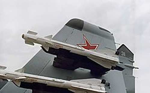Molniya R-60 / AA-8 "Aphid" terpasang pada Mikoyan MiG-29K Fulcrum-D