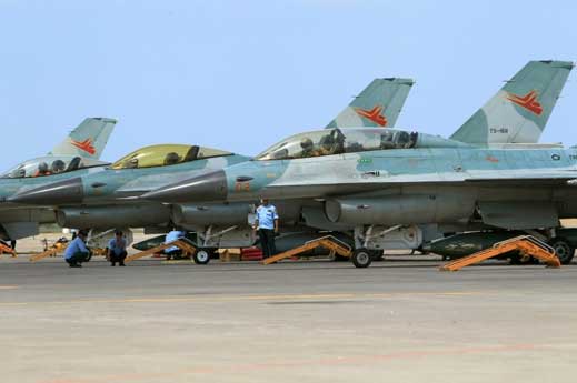 F-16 Indonesia : Elang Petarung yang menolak untuk Tua