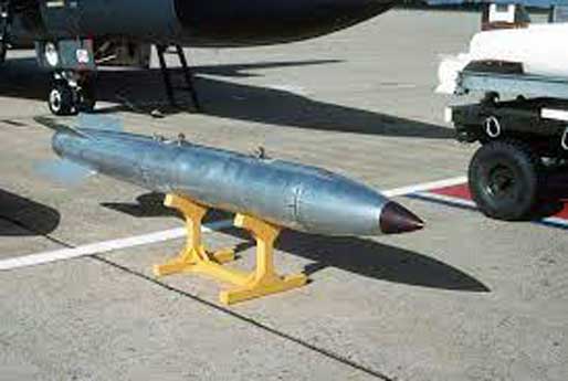 Bom nuklir B61 adalah bom gravitasi termonuklir utama di Enduring Stockpile Amerika Serikat setelah berakhirnya Perang Dingin.