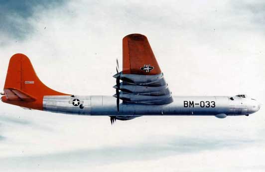 B-36B Peacemaker, S/N 44-92033, Nomor Buzz BM-033, dalam penerbangan