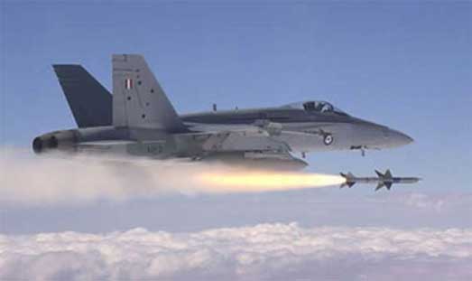 RAAF F/A-18 Hornet menembakan AIM-7 Sparrow