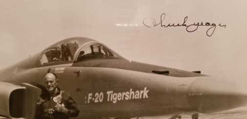 Chuck Yeager dan F-20 Tigershark