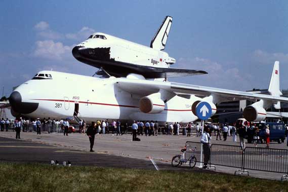 Buran dengan An-225 di Paris Air Show 1989