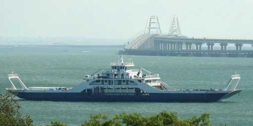 Operasi Putus Asa: Rusia Menenggelamkan Kapal-Kapalnya Demi Melindungi Jembatan Kunci di Laut Azov