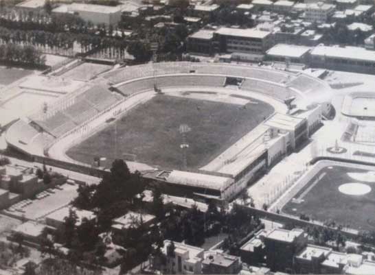 Stadion Amjadiyeh, lokasi stadion berada di pusat kota Teheran. Stadion ini menjadi tempat keberangkatan terakhir dalam Operasi Eagle Claw