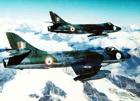 Hunter memainkan peran utama selama Perang Indo-Pakistan pada tahun 1965 bersama dengan Gnat, Hunter merupakan pesawat tempur pertahanan udara utama India, dan secara teratur terlibat dalam pertempuran udara dengan F-86 Sabre dan F-104 Starfighters Pakistan