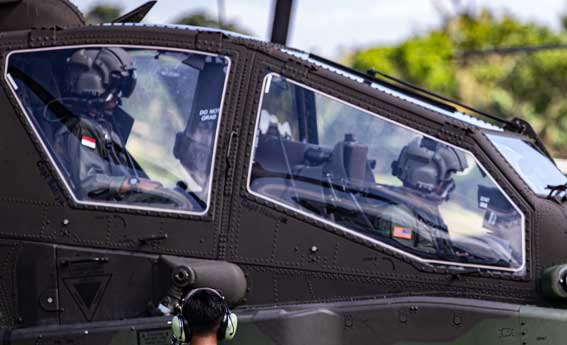 Pilot Indonesia dan Penembak Amerika di AH-64 E Apache Guardian TNI-AD