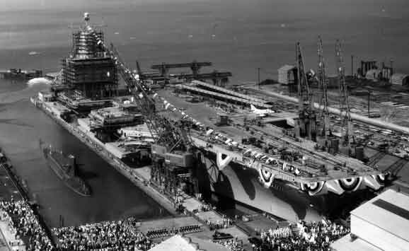 upacara pembaptisan di Newport News Shipbuilding & Dry Dock Company - 24 September 1960