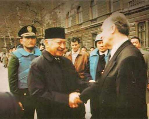 Presiden Soeharto dan Presiden Bosnia Alija Izetbegović