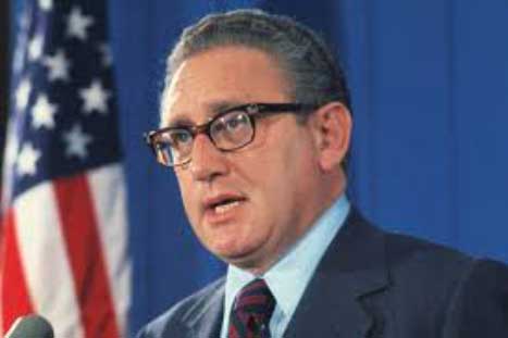Pada 1999, Kissinger kembali bikin polah di Indonesia. Setelah Reformasi mengulingkan Soeharto, ia datang dan mengancam secara halus Indonesia yang kala itu hendak membenahi kontrak karya PT Freeport yang dinilai merugikan.