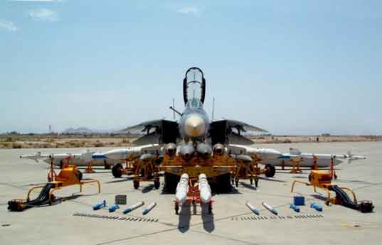 F-14A Tomcat dengan AMI-54A, AIM-9J AU Iran