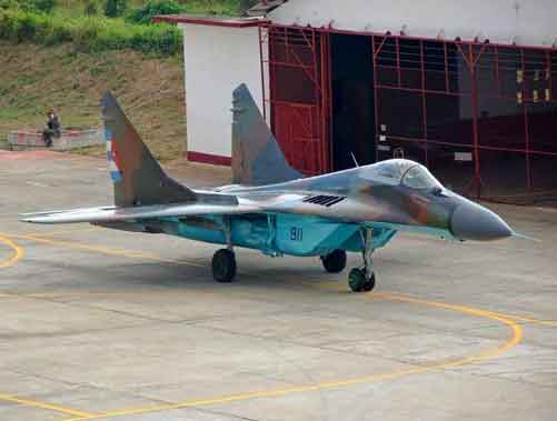 Pemandangan yang paling langka, sebuah DAAFAR (Cuban AF) MiG-29 Fulcrum A. Kuba awalnya menginginkan resimen penuh Fulcrum As, namun masalah ekonomi membuat pembelian menjadi hanya dua belas jet. Berdasarkan laporan, hanya tiga MiG-29 Kuba yang masih beroperasi hingga saat ini