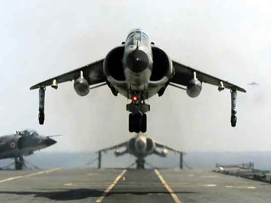 Sea Harrier Angkatan Laut India! India mengakuisisi Harrier pertama pada tahun 1983, dan setelah 33 tahun beroperasi, jenis ini dihentikan layanannya pada tahun 2016 dan digantikan oleh MiG-29K.