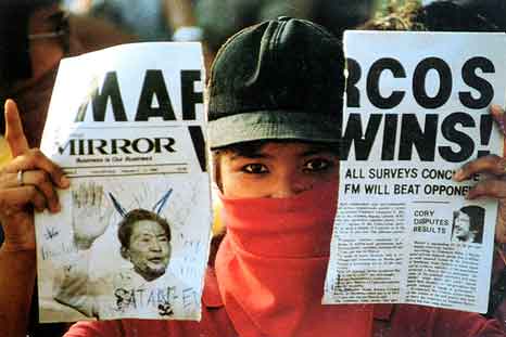 Pada akhir tahun 1985, dalam menghadapi meningkatnya ketidakpuasan publik dan di bawah tekanan dari sekutu asing, Marcos mengadakan pemilu cepat dengan sisa masa jabatannya lebih dari satu tahun.