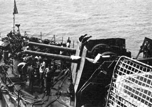 Menara meriam belakang kapal USS Higbee yang hancur, ketika kapal perang itu berada di Da Nang, Vietnam Selatan, pada bulan April 1972