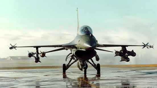 Tahukah kita bahwa pada tahun 80an, USAF mengecat beberapa F-16 dengan kamuflase "European One" dan mengujinya sebagai pengganti A-10? Meriam 30 mm dan semuanya (dalam pod). Untungnya (atau sayangnya), A-16 yang diusulkan tidak pernah terwujud.