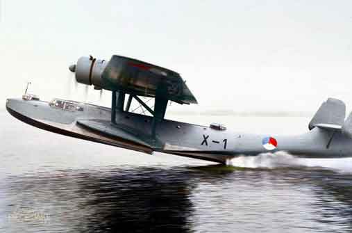 Patroli angkatan laut Dornier Do 24K-1 , flyingboat pertama dari Dutch Marine Luchtvaart Dienst (MLD), lepas landas dari Bodensee pada tahun 1937. X-1 bertugas di Hindia Timur Belanda hingga tahun 1942 ketika dia hilang di Broome (Australia Barat) selama pemboman Jepang.