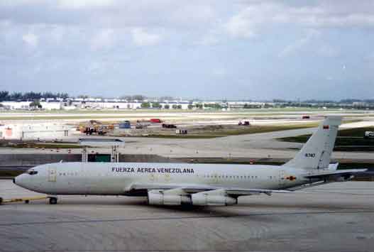 Boeing 707-320C (KC-707) dari Angkatan Udara Venezuela, Miami, 2000