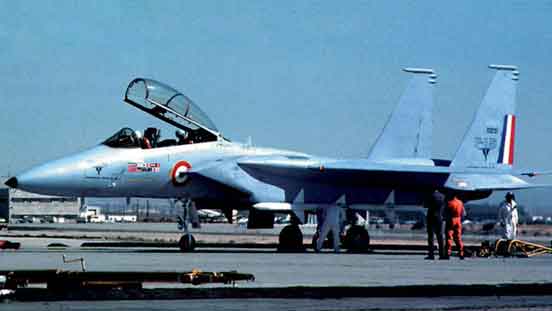 Sebuah TF-15 dicat dengan corak AF Prancis untuk penerbangan demonstrasi di Edwards AFB (Sekitar April 1976). Sayangnya, orang Prancis tidak membelinya