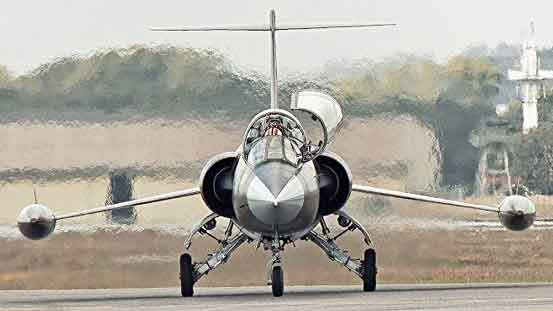 Dikenal sebagai “rudal dengan manusia di dalamnya”, Lockheed F-104 Starfighter yang berkilau, ramping, dan bersayap gemuk adalah salah satu desain paling radikal pada masanya.