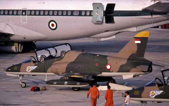 LL-5301 & LL-5302 saat ferry flight menuju Indonesia, di background ada KC-707 milik IRIAF, Sepetmber 1980. Hawk 53 – Versi ekspor untuk TNI AU. Delapan dipesan pada 4 April 1978, dengan lima pesanan lagi pada Mei 1981, tiga lagi pada Oktober 1981 dan empat pada November 1982, sehingga total 20 pesanan dikirimkan antara tahun 1980 dan 1984.