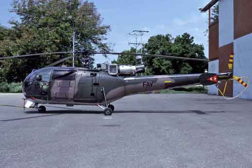 Sud-Aviation SA.316B Alouette III, Grupo Aéreo de Operaciones Especiales No.10, Angkatan Udara Venezuela, akhir 1990-an. Pada tahun 1966, 20 pesawat diterima, yang terakhir beroperasi hingga tahun 2001. Pada tahun 2006, dua pesawat disumbangkan ke Bolivia