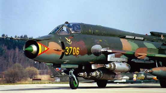 AF Su-22M4 "Fitter-K" Ceko dilengkapi dengan empat pod roket UB-32-57. Itu berarti 128 roket S-5 57 mm. Ol'Fitter dapat mengangkut 4.000 kg bom, roket, dan rudal