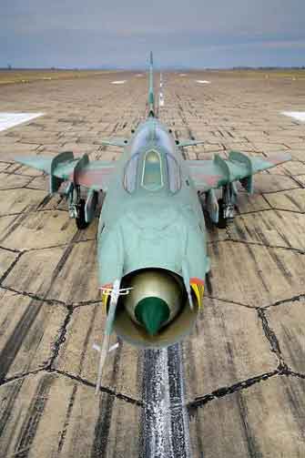 Su-17M3/4 digunakan selama Perang Chechnya Pertama bersama Sukhoi Su-24 dan Sukhoi Su-25 dalam misi serangan darat dan pengintaian. Dalam upaya untuk menghilangkan pesawat serang bermesin tunggal dari inventarisnya, Angkatan Udara Rusia mempensiunkan Su-17M4 terakhirnya bersama dengan armada MiG-23/27 pada tahun 1998.