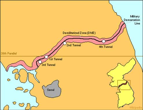 Zona Demiliterisasi Korea berpotongan tetapi tidak mengikuti garis paralel ke-38 utara, yang merupakan perbatasan sebelum Perang Korea. Ini melintasi paralel pada suatu sudut, dengan ujung barat DMZ terletak di selatan paralel dan ujung timur terletak di utara. DMZ memiliki panjang 250 km (160 mil), dan lebar sekitar 4 km (2,5 mil). Meskipun zona ini mengalami demiliterisasi, perbatasan di luar zona tersebut adalah salah satu perbatasan yang paling banyak dimiliterisasi di dunia
